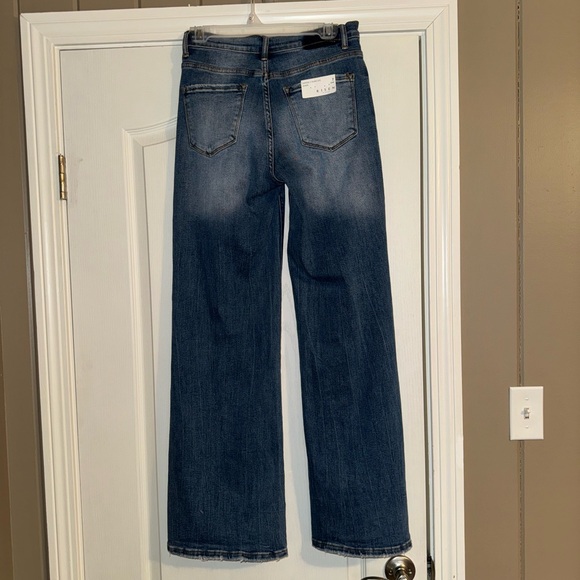 Women’s risen brand dipped v wide leg jeans. Dark wash.  RDP5276. NWT - Picture 4 of 6